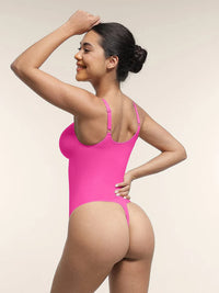 Formande bodysuit med djup urringning och inre clips