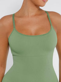 Högstretchig jumpsuit med smala band och tummy control