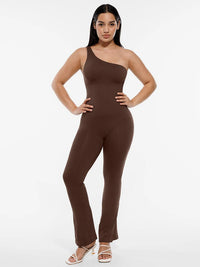 Shaping Jumpsuit med Snedskurna Axelband och Utsvängda Ben