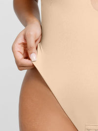 Formande Stringbody - Djup Urringning